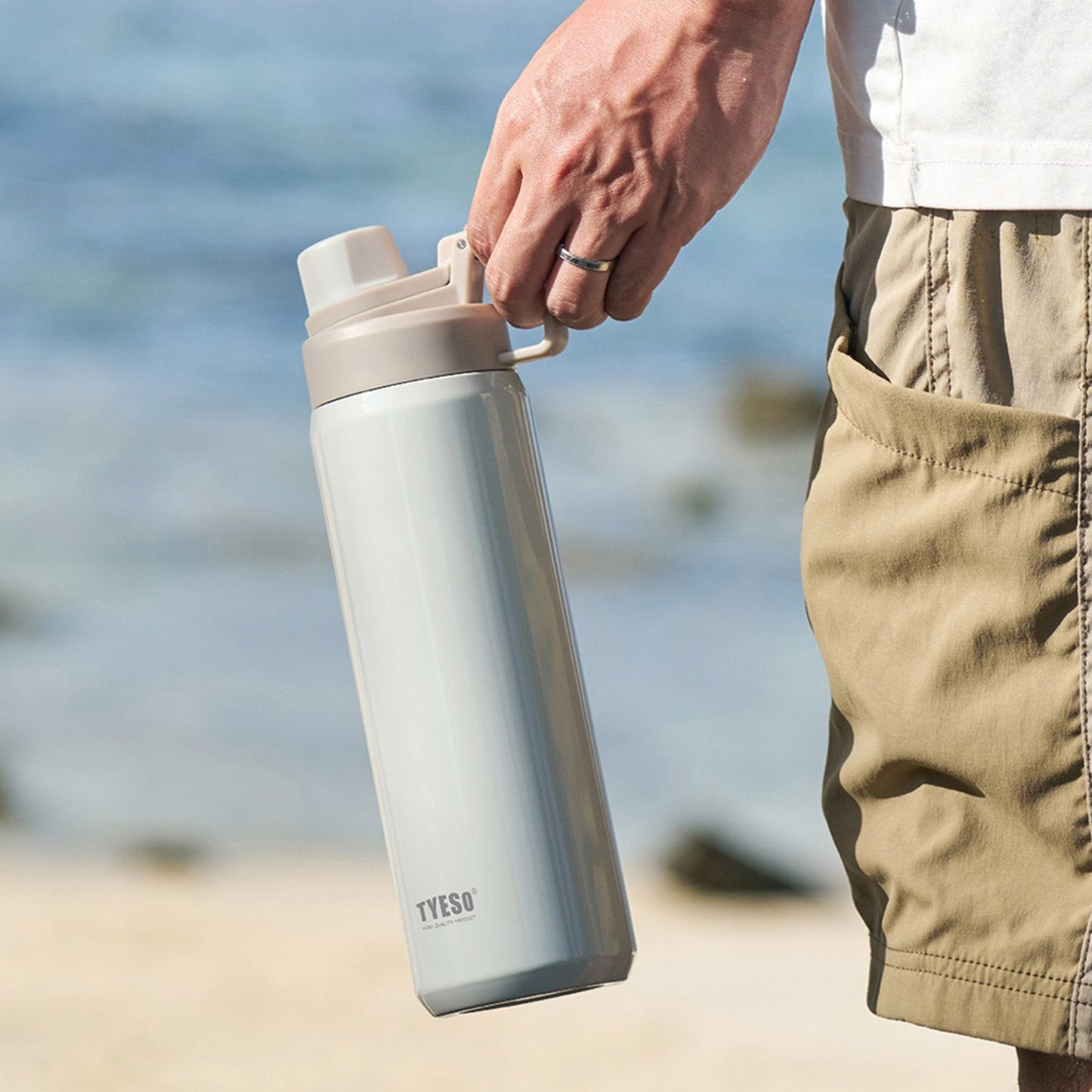 TYESO Sports Vacuum Insulated Steel Bottle 900ML with Portable Handle White - Bagmire